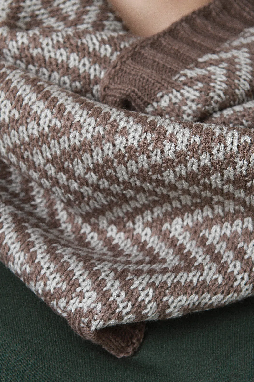 Rib Border Chevron Knit Scarf